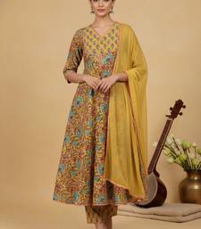 Women Floral Printed Empire Pure Cotton Kurta with Trousers & With Dupatta