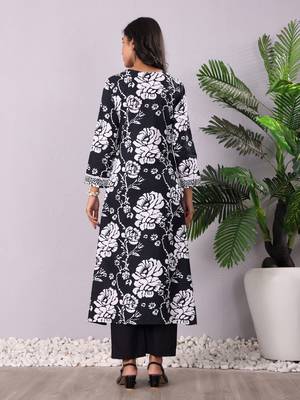 Floral Printed V-Neck Panelled Pure Cotton A-Line Kurta With Trouser 4