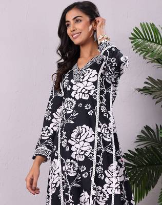 Floral Printed V-Neck Panelled Pure Cotton A-Line Kurta With Trouser 6