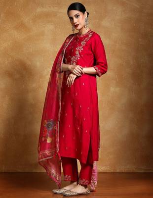 Floral Embroidered Mandarin Collar A-Line Kurta With Trousers & Dupatta 5