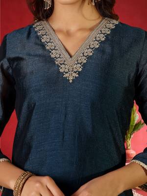 Women Ethnic Motifs Embroidered Kurta with Palazzo 2