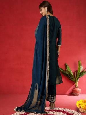 Women Ethnic Motifs Embroidered Kurta with Palazzo 5