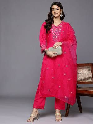 Floral Embroidered Thread Work Pure Cotton Kurta With Trousers & Dupatta 8