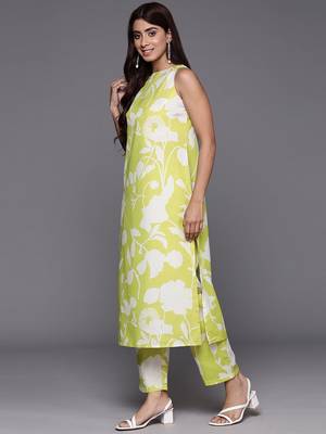 Floral Printed Halter Neck Sleeveless Regular Kurta With Trousers 4