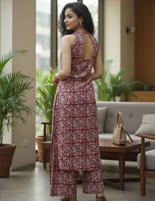 Women Floral Printed Regular Pure Cotton Kurta with Trousers 5