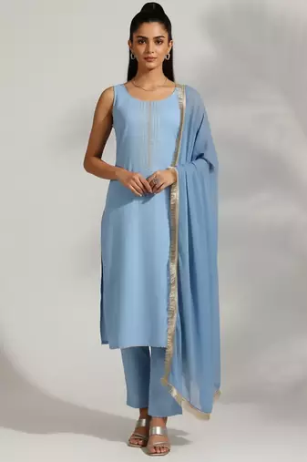 Women Regular Thread Work Silk Crepe Kurta with Trousers & With Dupatta