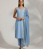 Women Regular Thread Work Silk Crepe Kurta with Trousers & With Dupatta