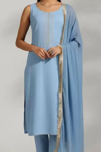 Women Regular Thread Work Silk Crepe Kurta with Trousers & With Dupatta