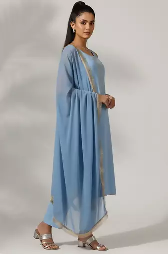 Women Regular Thread Work Silk Crepe Kurta with Trousers & With Dupatta