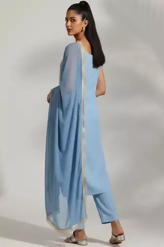 Women Regular Thread Work Silk Crepe Kurta with Trousers & With Dupatta