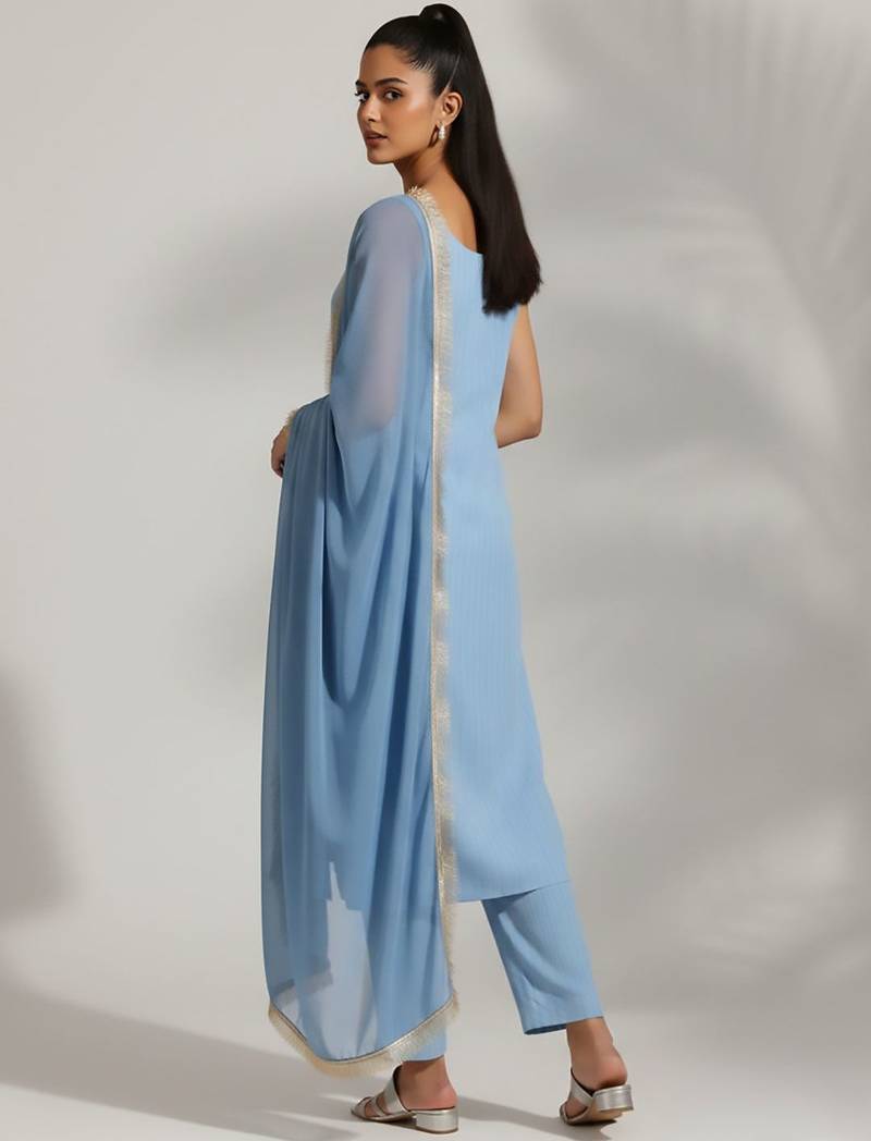 Women Regular Thread Work Silk Crepe Kurta with Trousers & With Dupatta