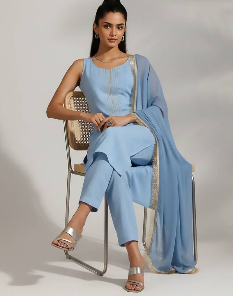 Women Regular Thread Work Silk Crepe Kurta with Trousers & With Dupatta