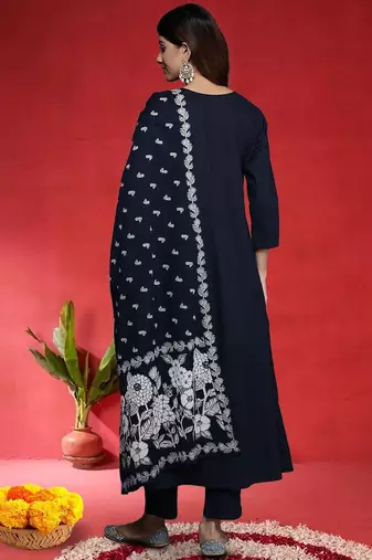 Women Printed Regular Kurta with Trousers & Dupatta