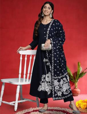Women Printed Regular Kurta with Trousers & Dupatta 5