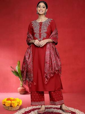 Floral Embroidered Round Neck Zari Straight Kurta With Trousers And Dupatta 1
