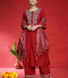 Floral Embroidered Round Neck Zari Straight Kurta With Trousers And Dupatta