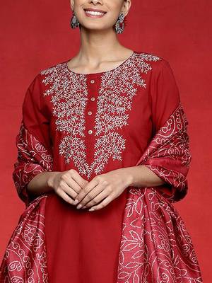 Floral Embroidered Round Neck Zari Straight Kurta With Trousers And Dupatta 2