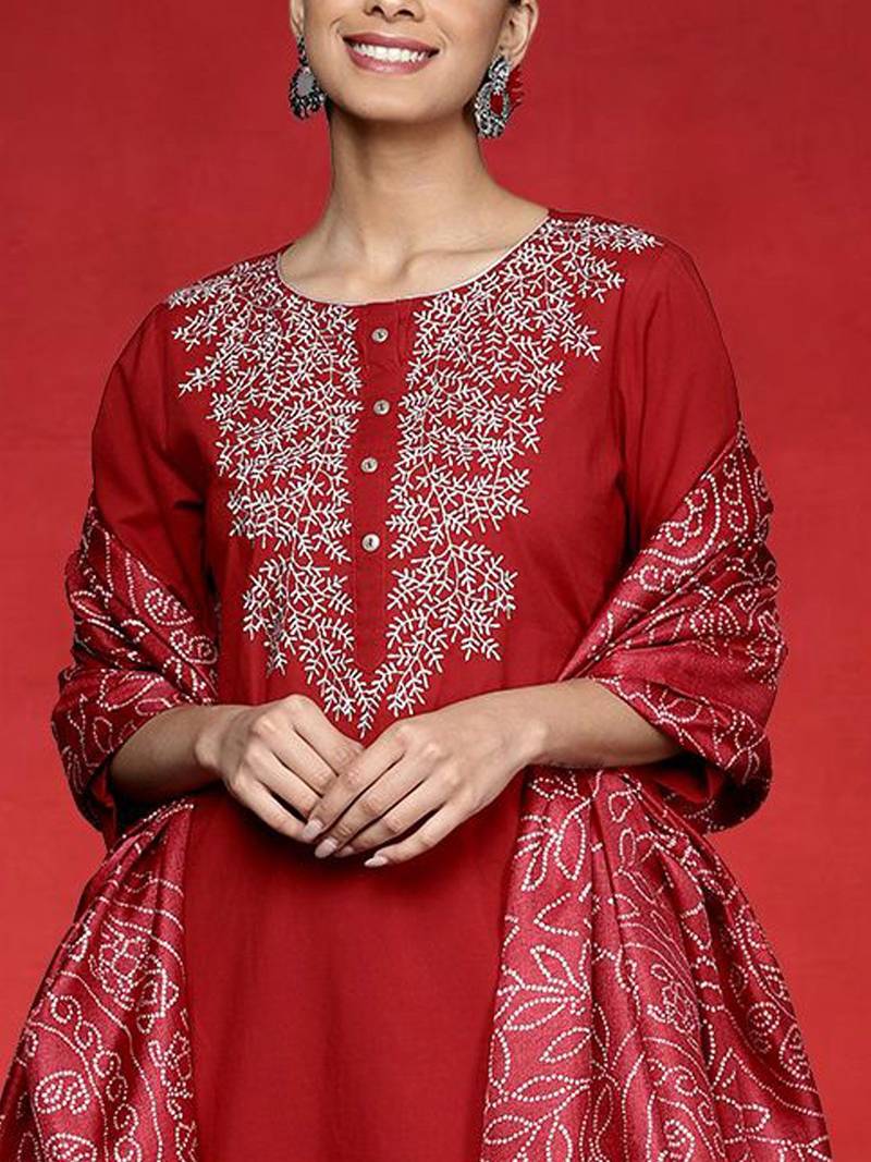Floral Embroidered Round Neck Zari Straight Kurta With Trousers And Dupatta