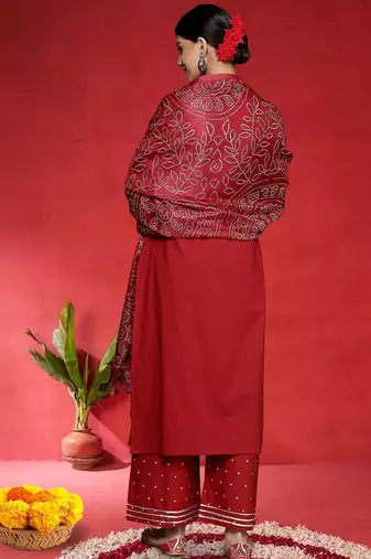 Floral Embroidered Round Neck Zari Straight Kurta With Trousers And Dupatta