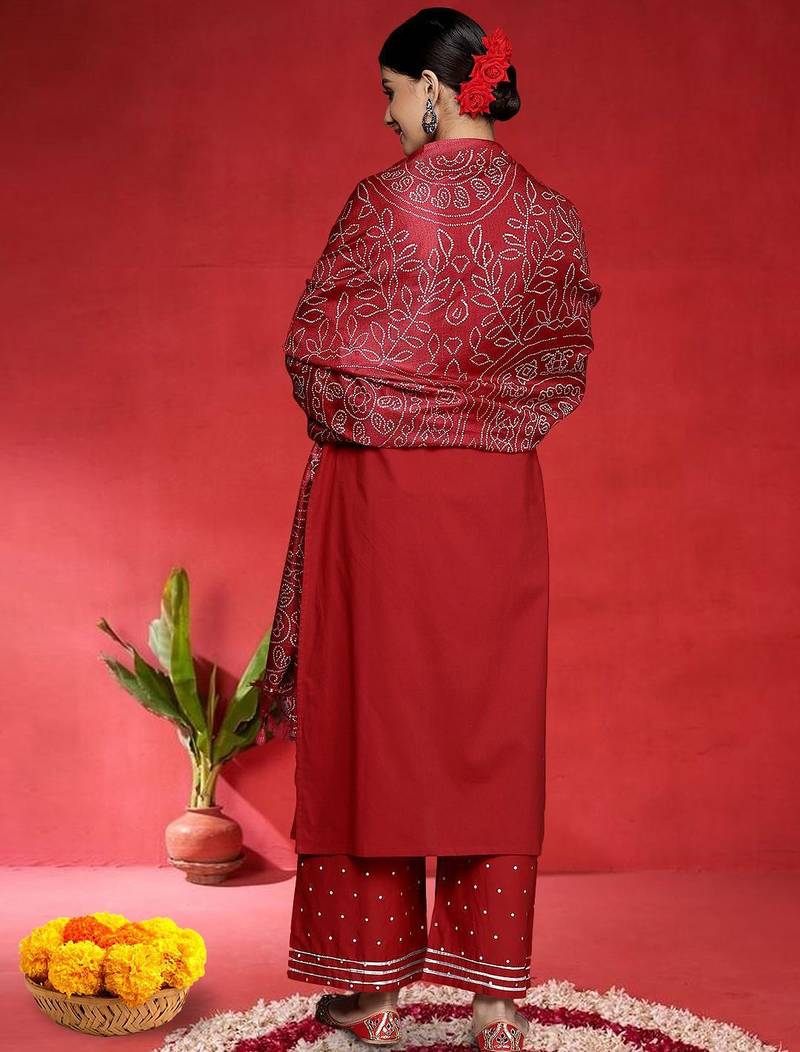 Floral Embroidered Round Neck Zari Straight Kurta With Trousers And Dupatta