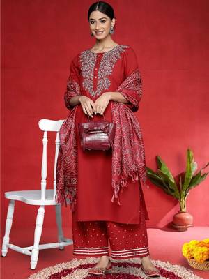 Floral Embroidered Round Neck Zari Straight Kurta With Trousers And Dupatta 5