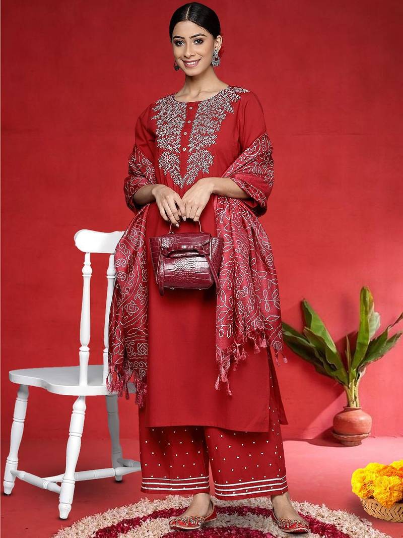 Floral Embroidered Round Neck Zari Straight Kurta With Trousers And Dupatta