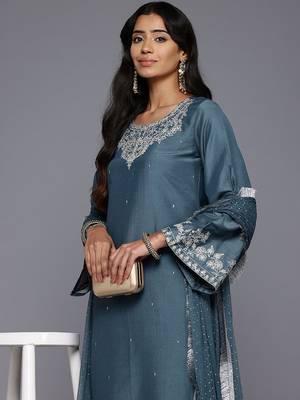 Women Floral Embroidered Regular Kurta Trousers With Dupatta 2