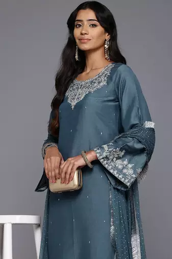 Women Floral Embroidered Regular Kurta Trousers With Dupatta