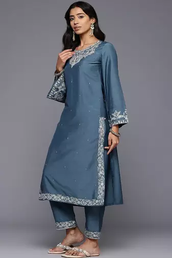 Women Floral Embroidered Regular Kurta Trousers With Dupatta