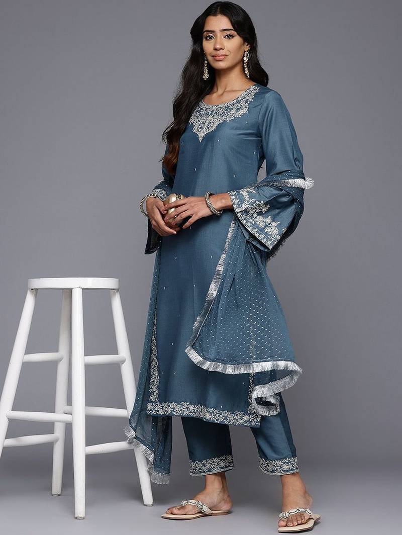 Women Floral Embroidered Regular Kurta Trousers With Dupatta