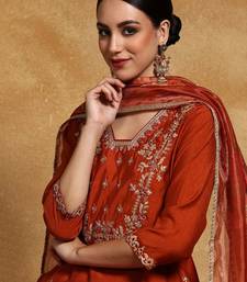 Women Floral Embroidered Regular Kurta with Trousers & With Dupatta