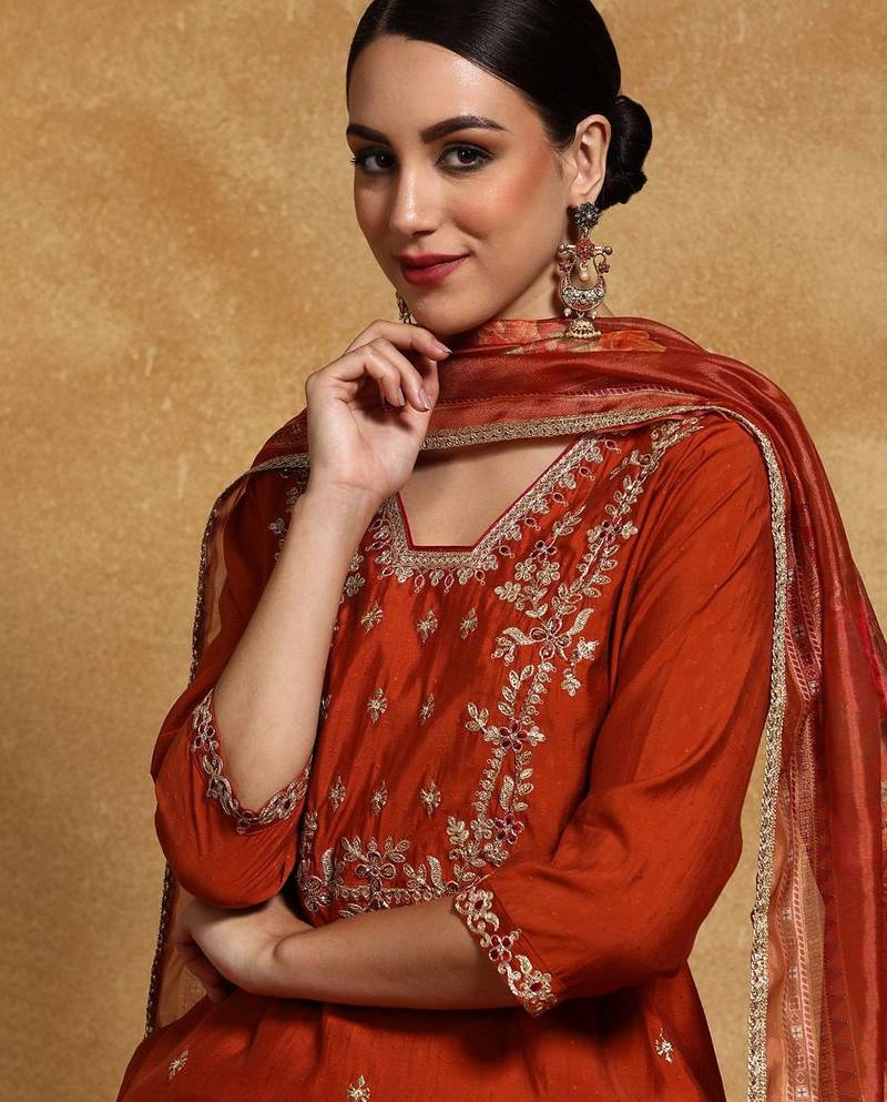Women Floral Embroidered Regular Kurta with Trousers & With Dupatta