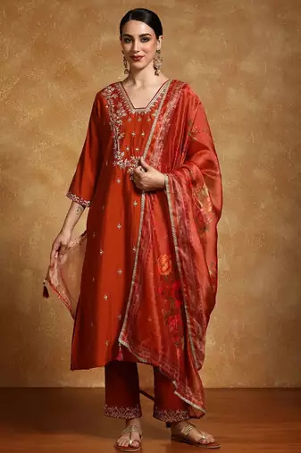 Women Floral Embroidered Regular Kurta with Trousers & With Dupatta