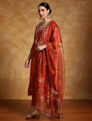 Women Floral Embroidered Regular Kurta with Trousers & With Dupatta 4