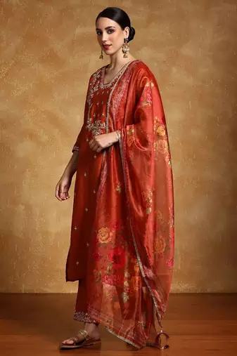 Women Floral Embroidered Regular Kurta with Trousers & With Dupatta