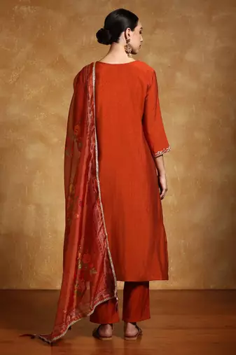 Women Floral Embroidered Regular Kurta with Trousers & With Dupatta