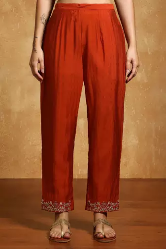 Women Floral Embroidered Regular Kurta with Trousers & With Dupatta