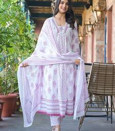 Women Floral Printed Regular Pure Cotton Kurta with Trousers & With Dupatta