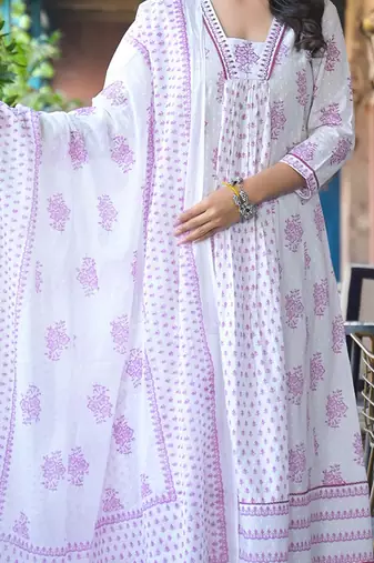 Women Floral Printed Regular Pure Cotton Kurta with Trousers & With Dupatta