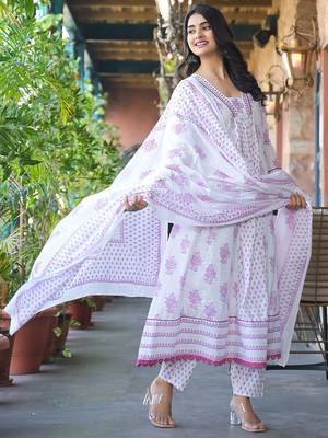 Women Floral Printed Regular Pure Cotton Kurta with Trousers & With Dupatta 4