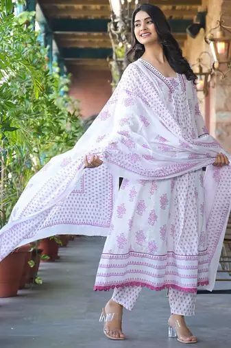 Women Floral Printed Regular Pure Cotton Kurta with Trousers & With Dupatta