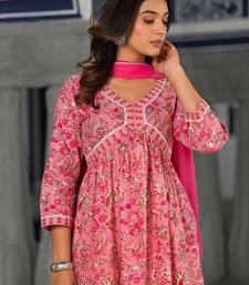 Women Floral Printed Pleated Pure Cotton Kurta with Trousers & With Dupatta