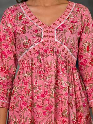 Women Floral Printed Pleated Pure Cotton Kurta with Trousers & With Dupatta 4