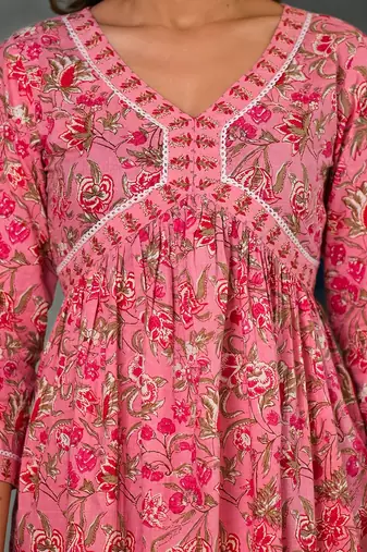 Women Floral Printed Pleated Pure Cotton Kurta with Trousers & With Dupatta
