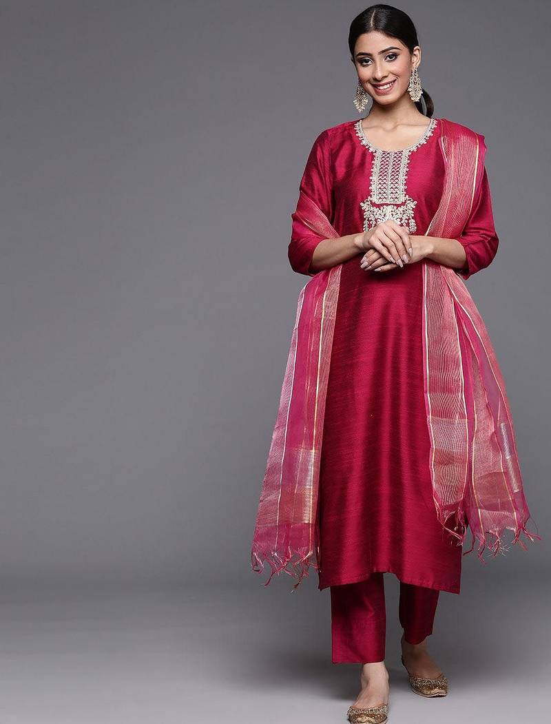 Floral Yoke Design Thread Work Straight Kurta & Trousers With Dupatta