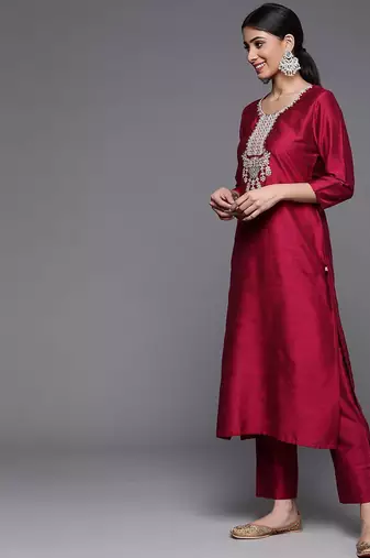 Floral Yoke Design Thread Work Straight Kurta & Trousers With Dupatta