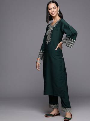 Floral Embroidered Sequinned Flared Sleeves Straight Kurta With Trousers & Dupatta 5