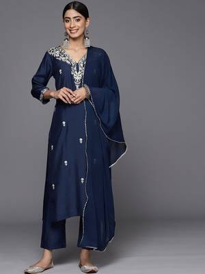 Floral Embroidered V-Neck Straight Kurta with Trousers & Dupatta 1