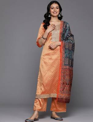 Jacquard Zari Kurta with Trousers & With Dupatta 5