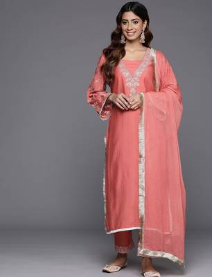 Floral Embroidered Sequinned Kurta with Trousers & Dupatta 1